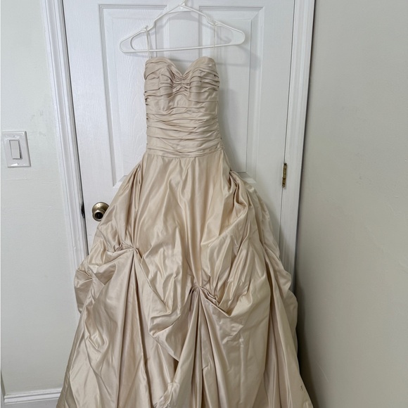 Elegant Cream Strapless Gown